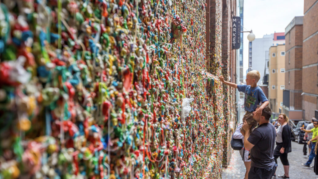 15 Tourist Traps in the US that You Must Avoid The Gum Wall